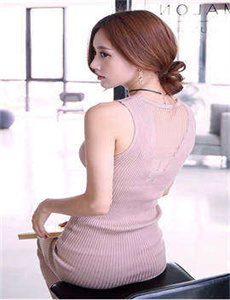 《性大全-女王踩踏文章》